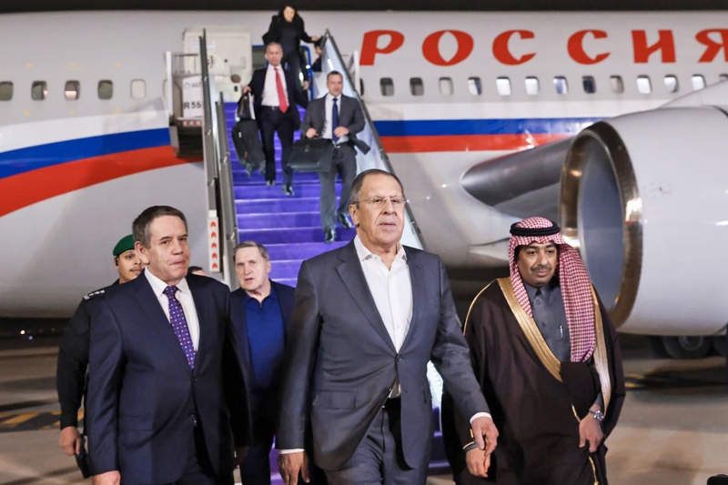 Лавров и Ушаков прибыли в Эр-Рияд для участия в переговорах РФ и США
