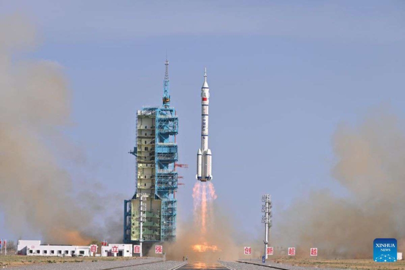 Китай запустил пилотируемый космический корабль «Шэньчжоу-20»