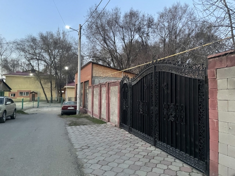 В Алматы снова хотят снести частные дома, чтобы якобы построить школу. Кому понадобились лакомые 1,5 гектара земли?