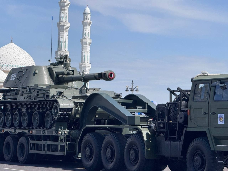 Дань памяти или политический жест? Как прошёл военный парад в Астане