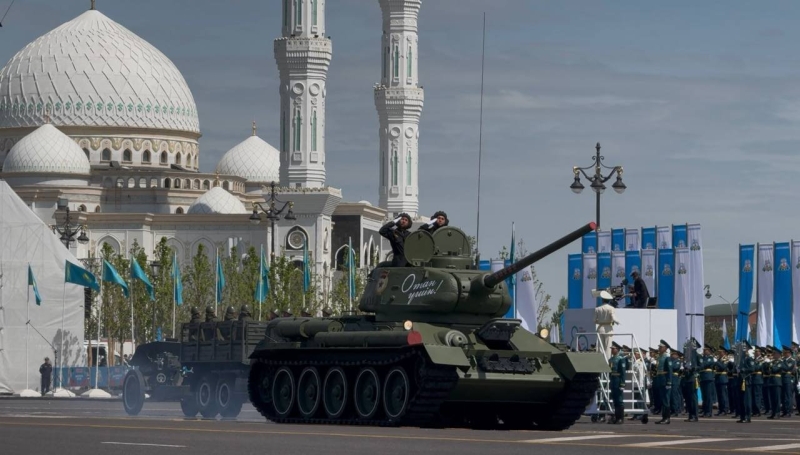 Дань памяти или политический жест? Как прошёл военный парад в Астане
