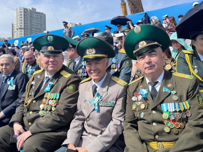 Дань памяти или политический жест? Как прошёл военный парад в Астане