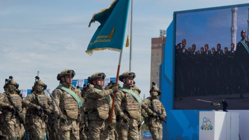 Дань памяти или политический жест? Как прошёл военный парад в Астане