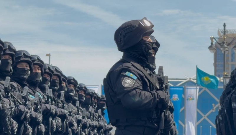 Дань памяти или политический жест? Как прошёл военный парад в Астане