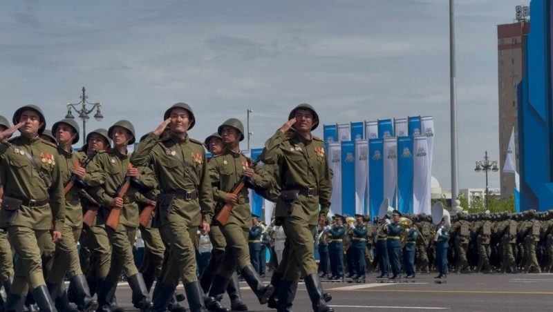 Дань памяти или политический жест? Как прошёл военный парад в Астане