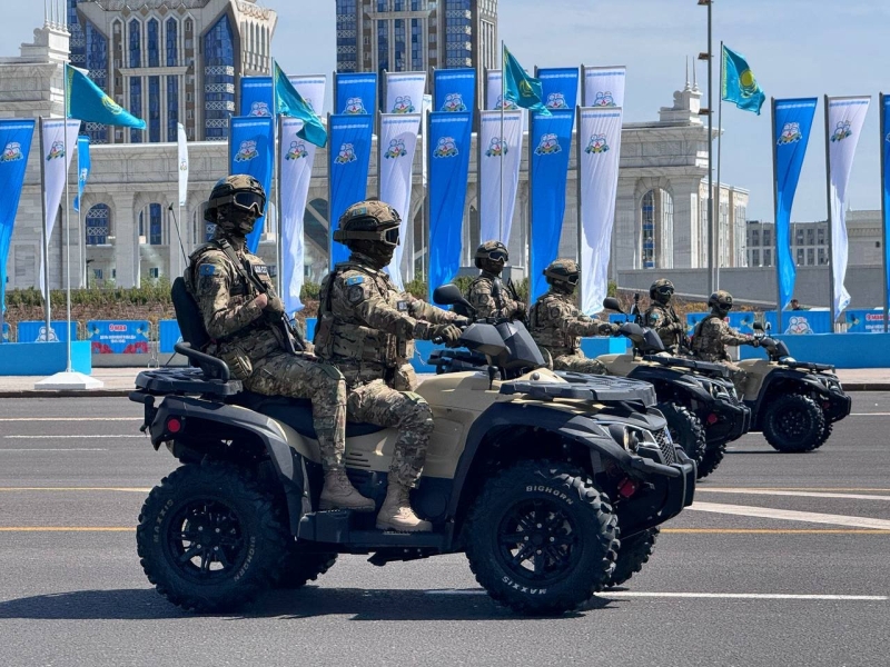 Дань памяти или политический жест? Как прошёл военный парад в Астане