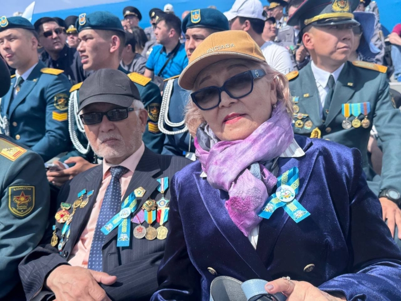 Дань памяти или политический жест? Как прошёл военный парад в Астане