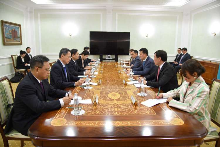 Карин провел встречу с заместителем завотделом пропаганды ЦК Компартии Китая