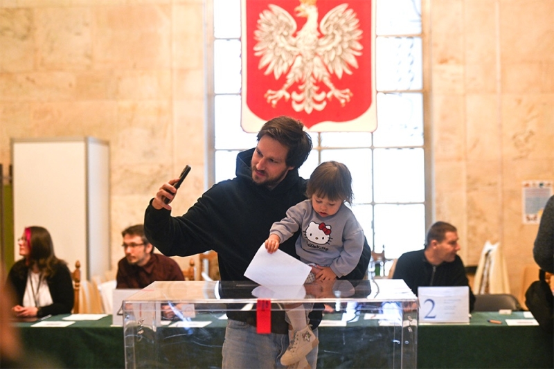 Режим тишины был проигнорирован: как в Польше прошли президентские выборы
