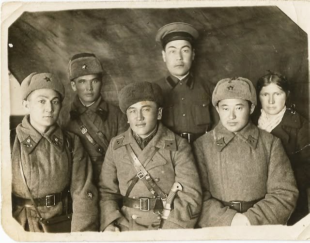 С саблями на танки: как казахские кавалеристы погибали за Советский Союз