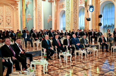 Токаев с Путиным и Си Цзиньпином посетил концерт в Кремле (фото)