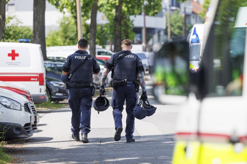 Канцлер Австрии анонсировал трехдневный траур после стрельбы в школе Граца