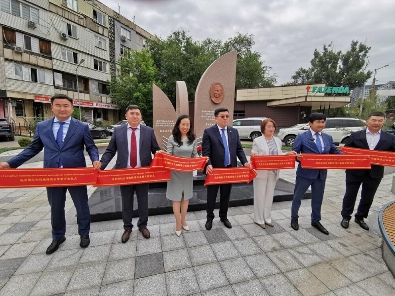 В Алматы состоялось торжественное открытие реконструированного мемориала Сянь Синхая  