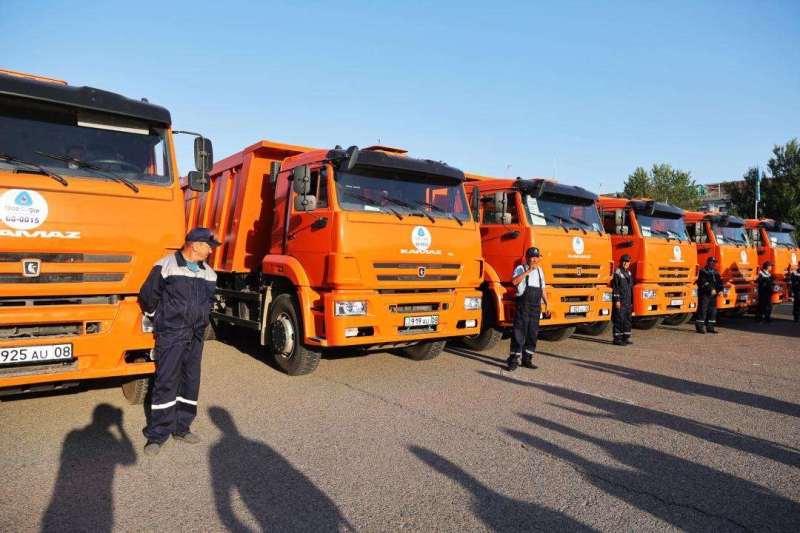 Министр водных ресурсов вручил ключи от новой спецтехники в Жамбылской области