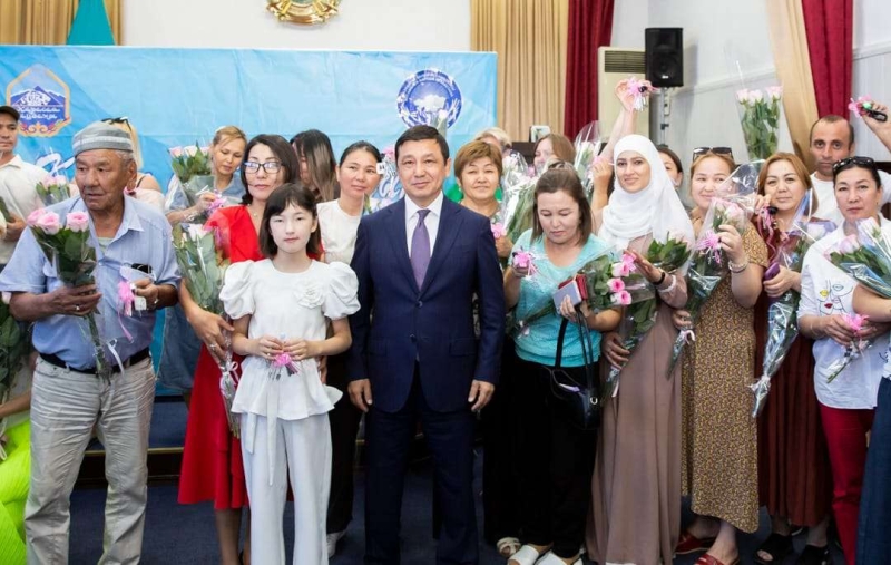 В Каскелене вручили ключи от квартир малоимущим