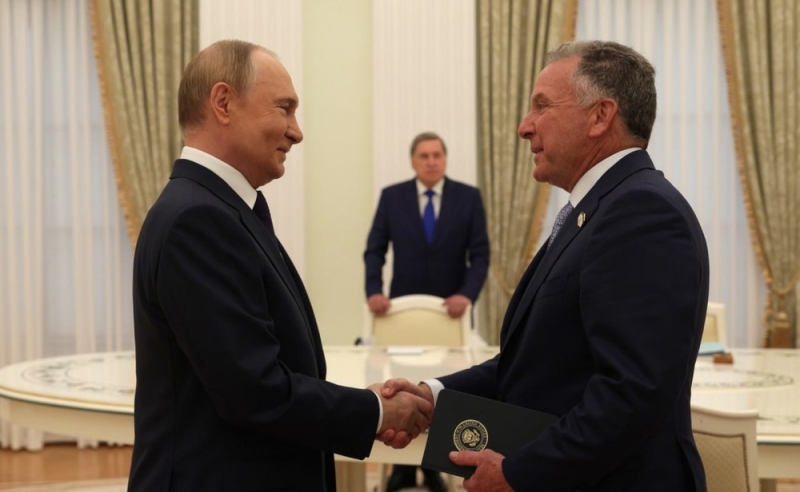 Путин начал встречу со спецпосланником Трампа Уиткоффом в Кремле