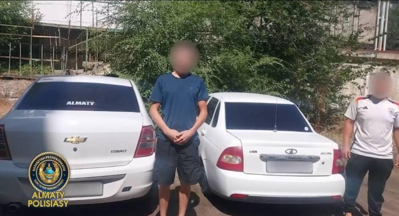 В Алматы арестовали двоих заехавших в реку водителей