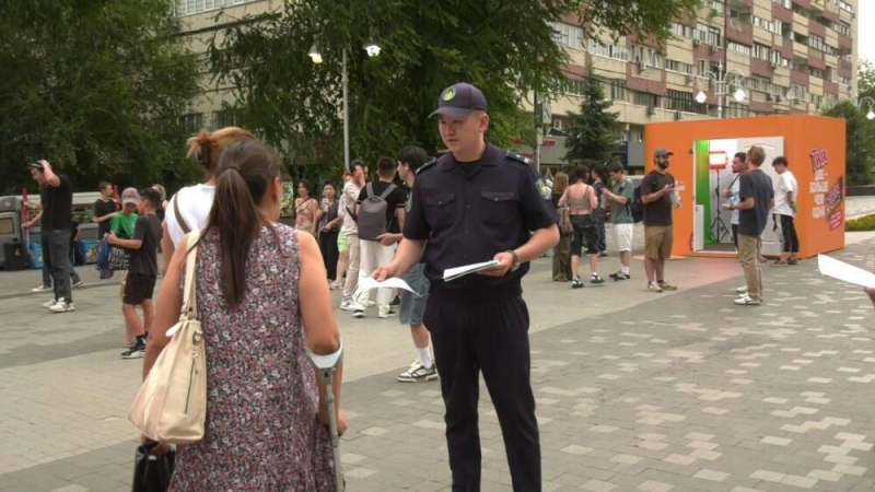 В Казахстане полицейские разъяснили норму закона о запрете закрытия лица в общественных местах