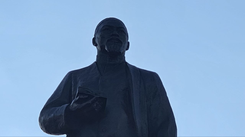 Зачем в Усть-Каменогорске всё время перекрашивают памятник Абаю?