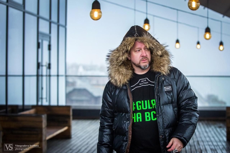 «Быть казахстанцем — честь для меня!» Как бизнесмен с двойкой по рисованию стал знаменитым художником