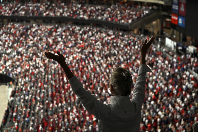 Финальный путь. На похороны Чарли Кирка собралось не менее 200 тысяч человек