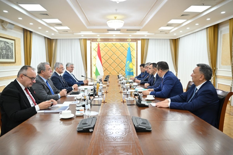 Маулен Ашимбаев встретился с председателем Государственного собрания Венгрии