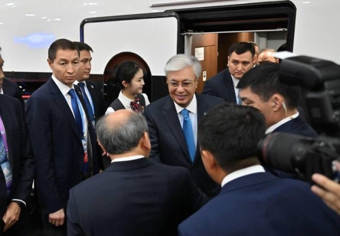 prezident-kazahstana-pribyl-v-pekin-6dad67d.jpg