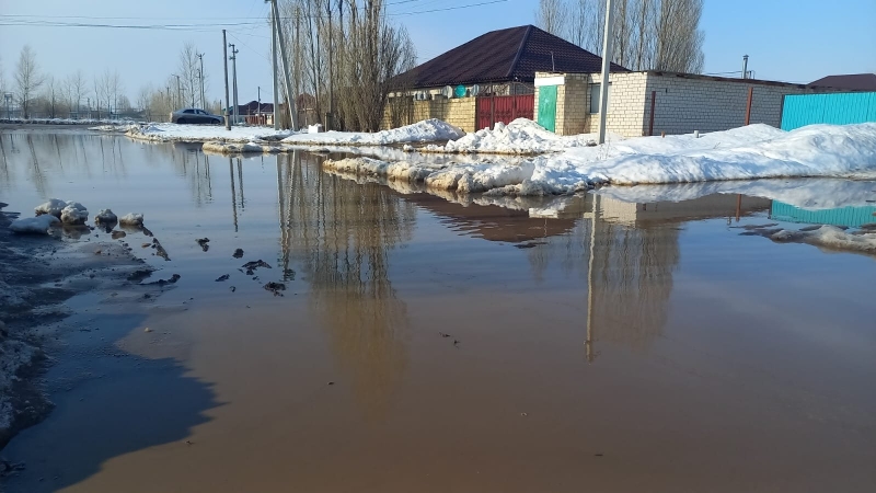 Жители самого старого района Актобе живут в грязи и темноте