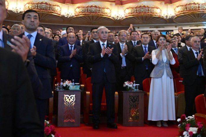 glava-gosudarstva-posetil-koncert-po-sluchaju-dnja-respubliki-db3d6c0.jpg