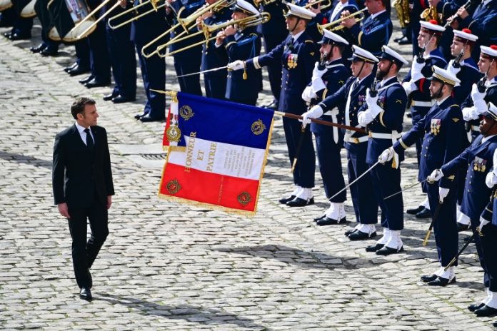 prezident-francii-makron-gotov-perebrosit-na-ukrainu-okolo-dvuh-tysjach-francuzskih-soldat-i-oficerov-0bb2c3d.jpg