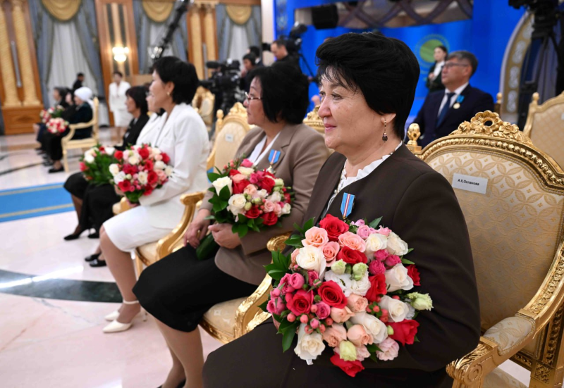 Президент поздравил с наступающим Днем учителя