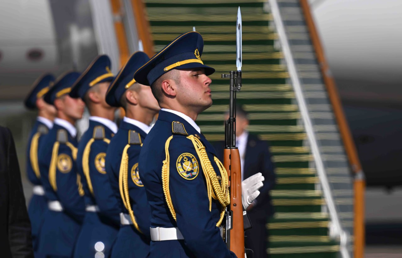 Президент прибыл в Азербайджан