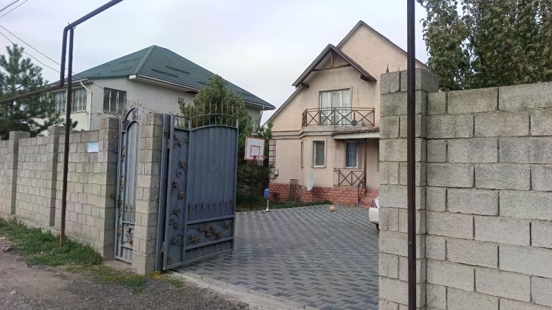 В алматинском микрорайоне на месте снесённых домов оставляют помойки. А почему их вообще сносят?