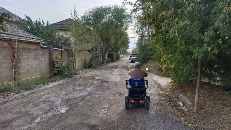 В алматинском микрорайоне на месте снесённых домов оставляют помойки. А почему их вообще сносят?