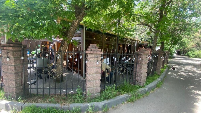 В Алматы снесли очередную незаконную пристройку 
  