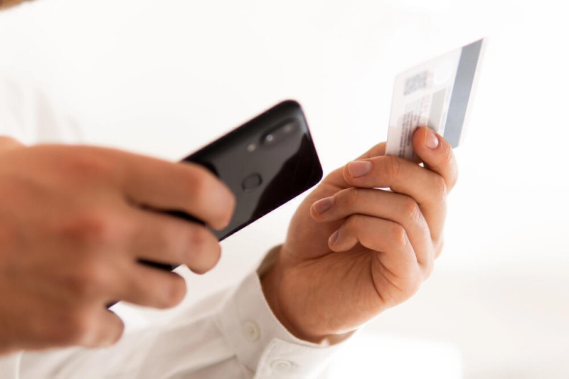 Банковские данные казахстанцев будут передавать в КГД: премьер-министр дал разъяснения