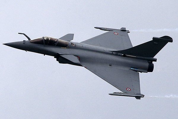 Франция может передать Украине истребители Rafale. Они и в подметки не годятся российским самолетам, и вот почему