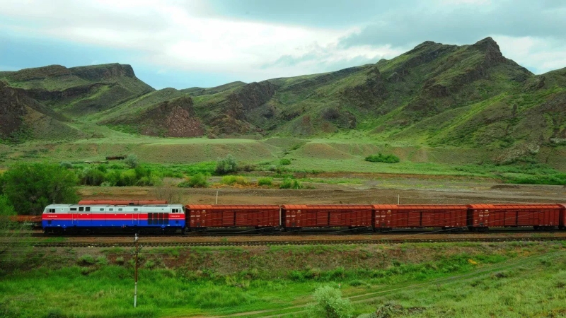 КТЖ зарабатывает на иностранных поездах, не выпуская казахстанские зерно и муку?
