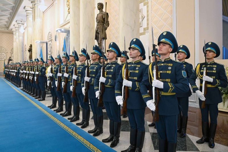 Президента Эстонии встречают в Акорде