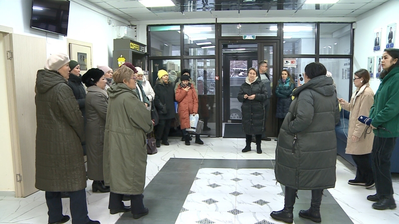 У учителей ВКО отбирают деньги и понижают квалификацию. Как и за что кошмарят педагогов