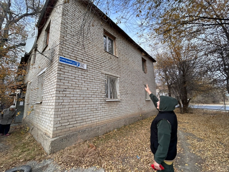 В актюбинском доме «для элиты» течёт крыша. Акимат помогать не собирается