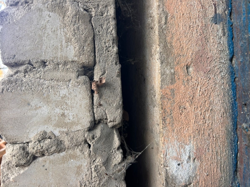 В актюбинском доме «для элиты» течёт крыша. Акимат помогать не собирается