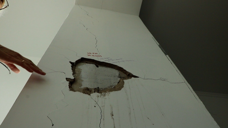 В Актобе новый дом покрылся трещинами, люди боятся, что он рухнет