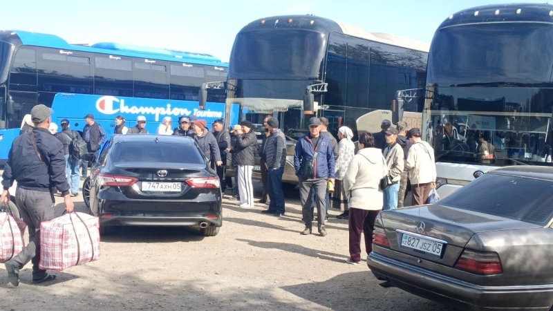 В Алматы и обратно ценой жизни: что за бардак творится на транспортных узлах мегаполиса