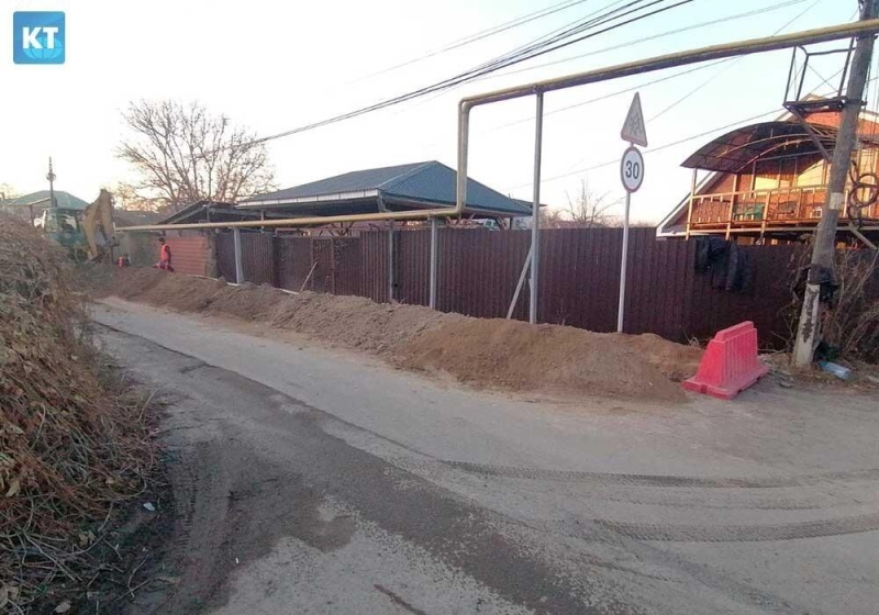 Жители микрорайона Нур Алатау требуют остановить строительство ЖК и прокладку канализации в экологической зоне  