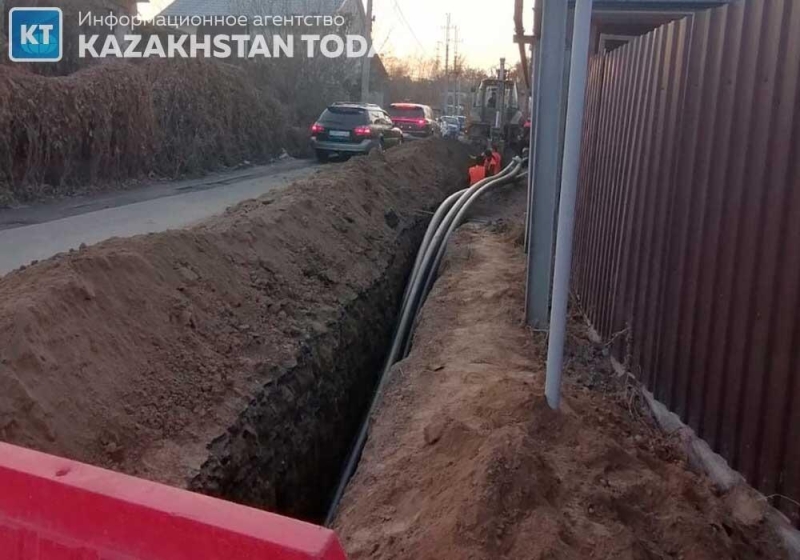 Жители микрорайона Нур Алатау требуют остановить строительство ЖК и прокладку канализации в экологической зоне  