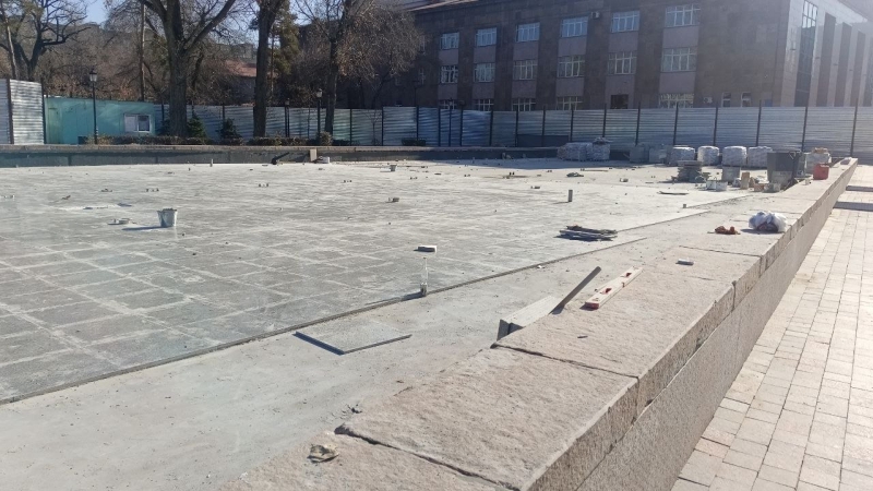 Фонтан возле алматинского ТЮЗа за полтора миллиарда. Почему его хотя бы не достроили?