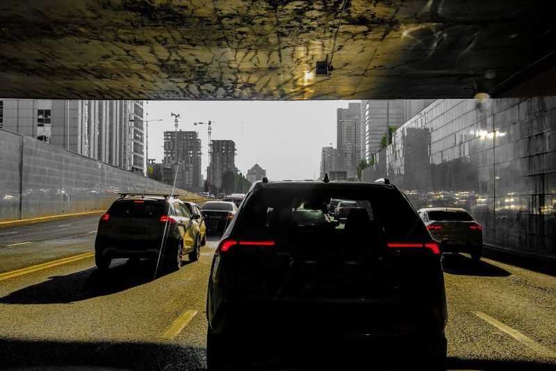 Обязать агрегаторов такси страховать пассажиров и водителей требует депутат