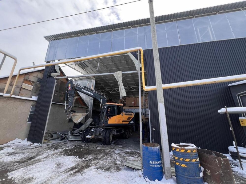 Очередная незаконная постройка попала под снос в Алматы