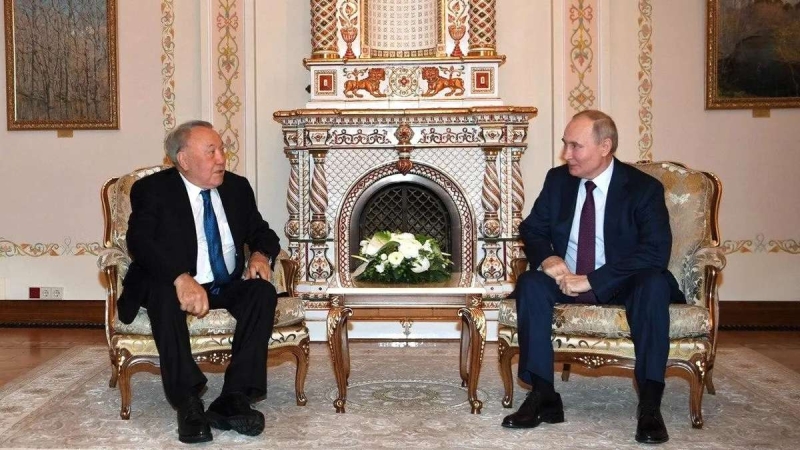 Путин встретился с первым президентом Казахстана Назарбаевым
